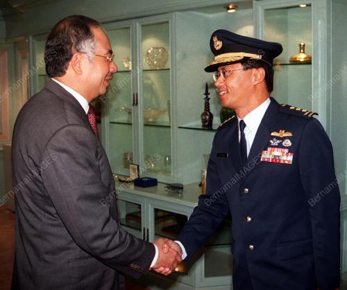 LT. GEN. BEY SOO KHIANG