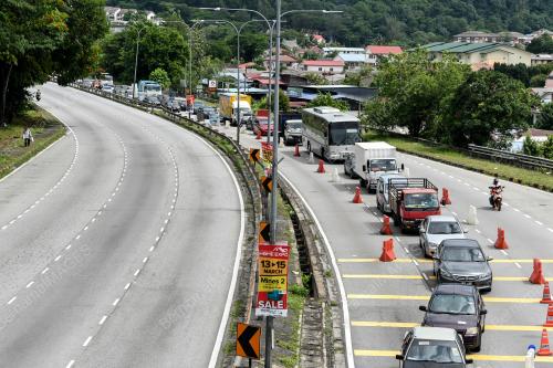 KURANGKAN SEKATAN JALAN RAYA