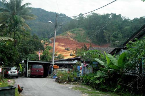 PEMBANGUNAN DI LERENG BUKIT