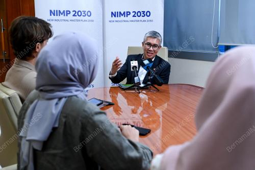 TENGKU DATUK SERI ZAFRUL ABDUL AZIZ