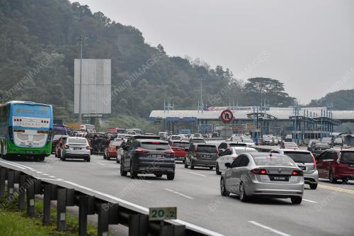 TINJAUAN ALIRAN TRAFIK TOL GOMBAK