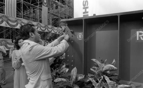 KL05_04022015_MAHATHIR_PNB
