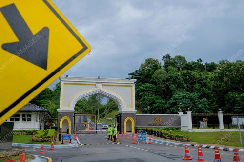 PINTU_ISTANA