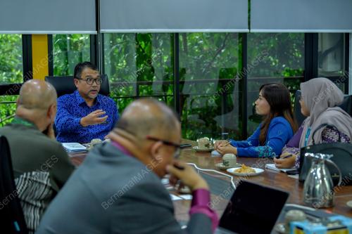 DATUK ZAHARI IBRAHIM