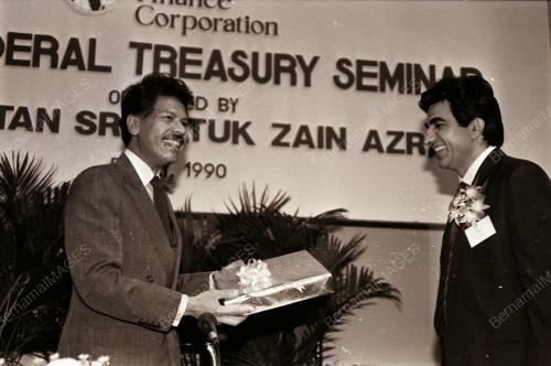 TAN SRI ZAIN AZRAAI ZAINAL ABIDIN