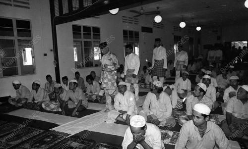 KL05_06022015_AGONG_SOLAT