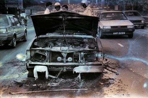 KERETA VOLVO TERBAKAR DI JALAN SEMANTAN