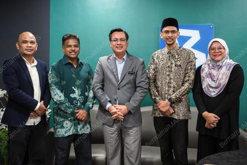 NIK KAMARUZAMAN NIK HUSIN