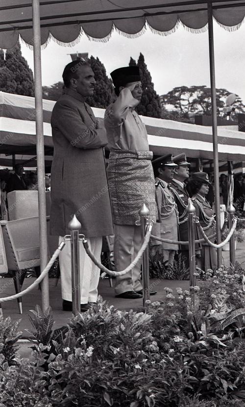 PRESIDEN PAKISTAN MUHAMMAD ZIA-UL-HAQ