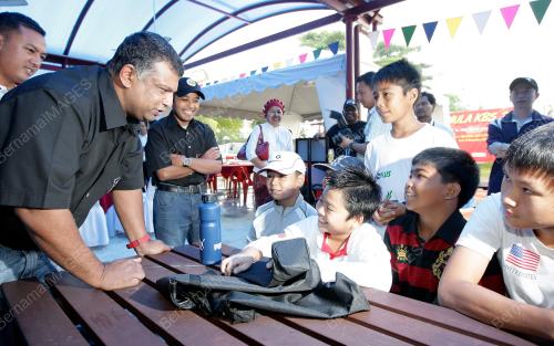 TONY FERNANDES