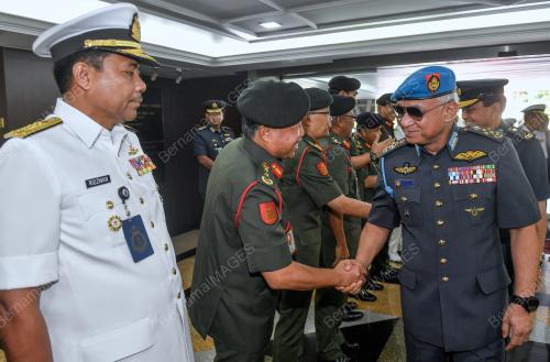 TAN SRI AFFENDI BUANG