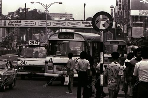 PEJALAN KAKI PANJAT PAGAR