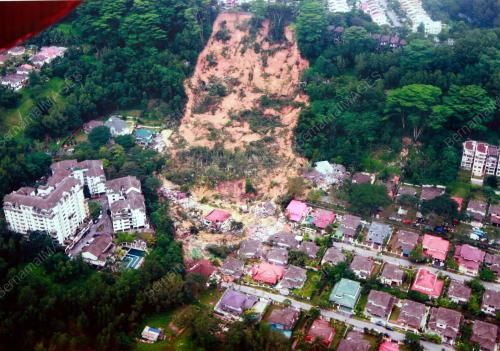 TANAH RUNTUH DI BUKIT ANTARABANGSA