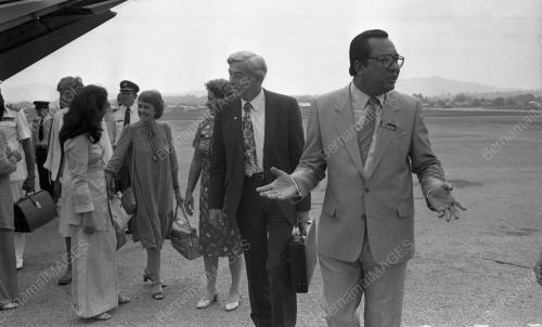 KL05_08012015_NZ_DEFENCE_MINISTER