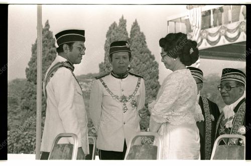 YANG DI PERTUAN AGONG MEMBUKA SESI KE 4 PERSIDANGAN PARLIMEN