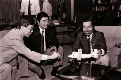 DR LING LIONG SIK