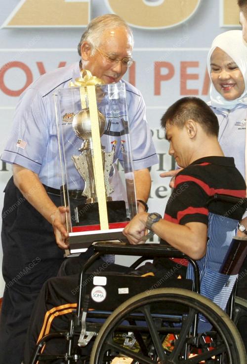 MOHD NAJIB TUN ABDUL RAZAK