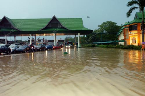 BANJIR KILAT