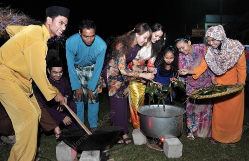 KL05_08082013_HARI_RAYA