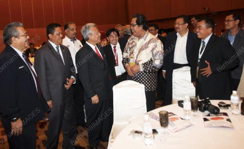 AHMAD HUSNI HANADZLAH