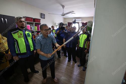 FAHMI FADZIL