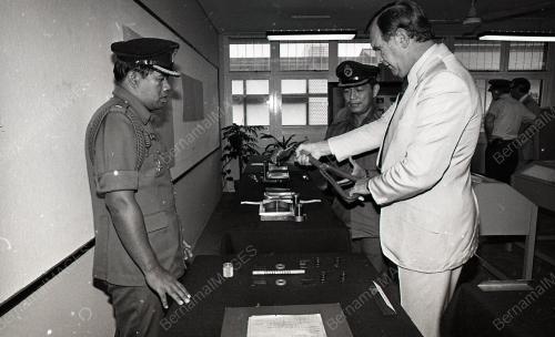 MENTERI PERTAHANAN