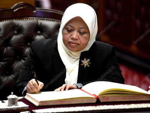 SENATOR DR WAN MARTINA WAN YUSOFF