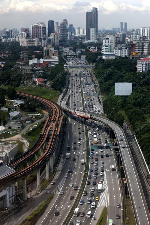 LALUAN LRT KELANA JAYA TERGENDALA