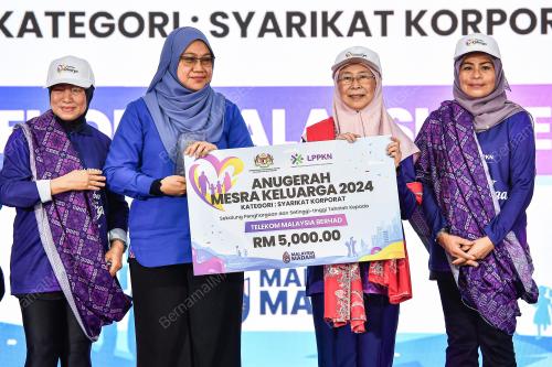 DATUK SERI DR WAN AZIZAH WAN ISMAIL