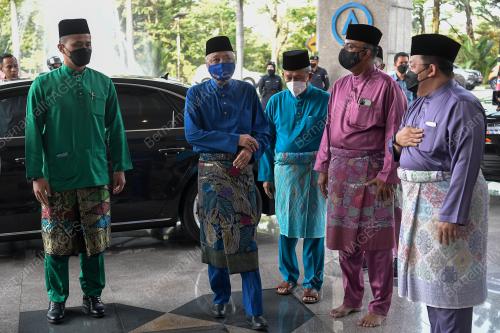 DATUK SERI ISMAIL SABRI YAAKOB
