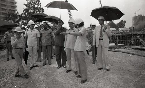 DR. MAHATHIR MOHAMAD