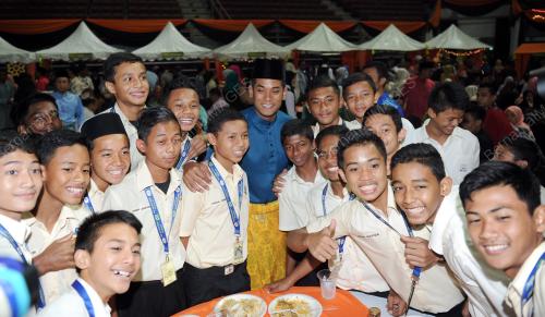 KL05_10082015_KHAIRY_RAYA
