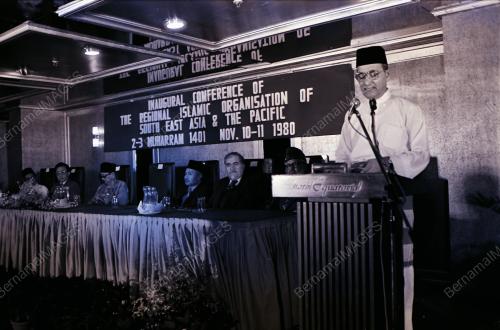 DATUK SERI HUSSEIN ONN