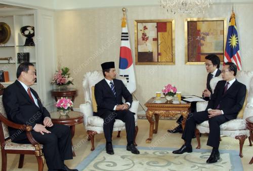 LEE MYUNG-BAK