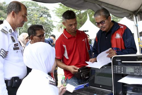DATUK SERI MAZLAN LAZIM