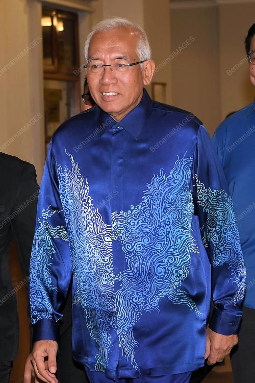 DATUK SERI MAHDZIR KHALID
