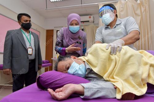 DATUK SERI RINA HARUN