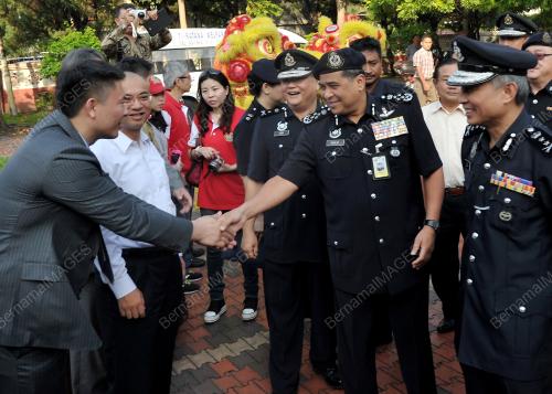 KL05_11042014_HARI_POLIS