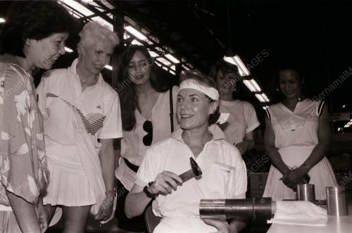 SELEBRITU TENIS MELAWAT SELNAGOR PEWTER
