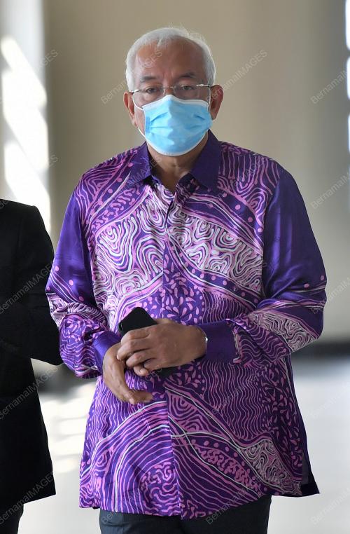 DATUK SERI MAHDZIR KHALID