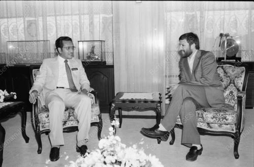 MENTERI