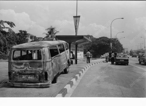 VAN TERBAKAR