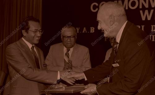 KL05_120390_COMMONWEALTH