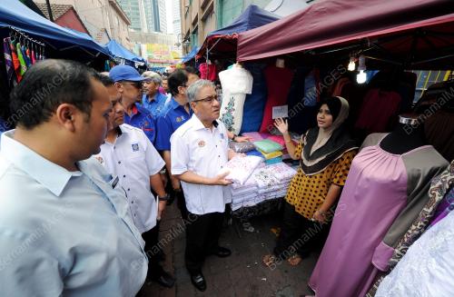 KL05_12072014_WALKABOUT