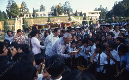 HARI KEPUTERAAN AGONG