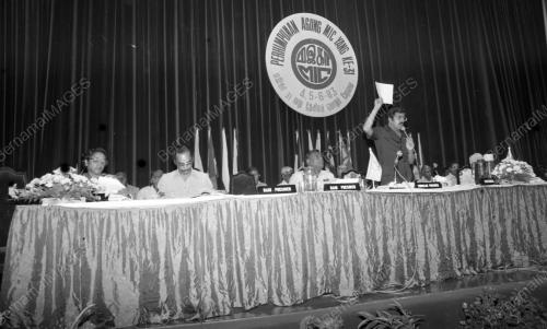 KL05_14012015_SIDANG_AGONG_MIC