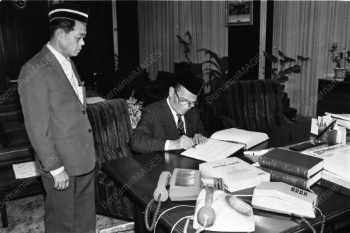 Datu Mustapha angkat sumpah