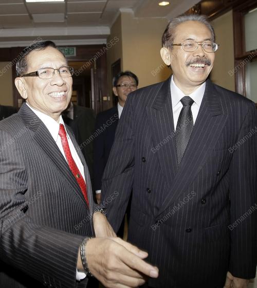 TAN SRI ABU ZAHAR UJANG