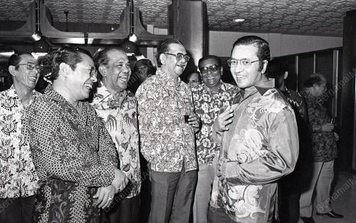 MAHATHIR MOHAMAD