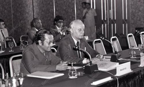 DR. MAHATHIR MOHAMAD